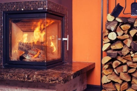 Chemin&eacute;e sur-mesure &agrave; La Garde : cr&eacute;ation d'un espace chauffage personnalis&eacute;