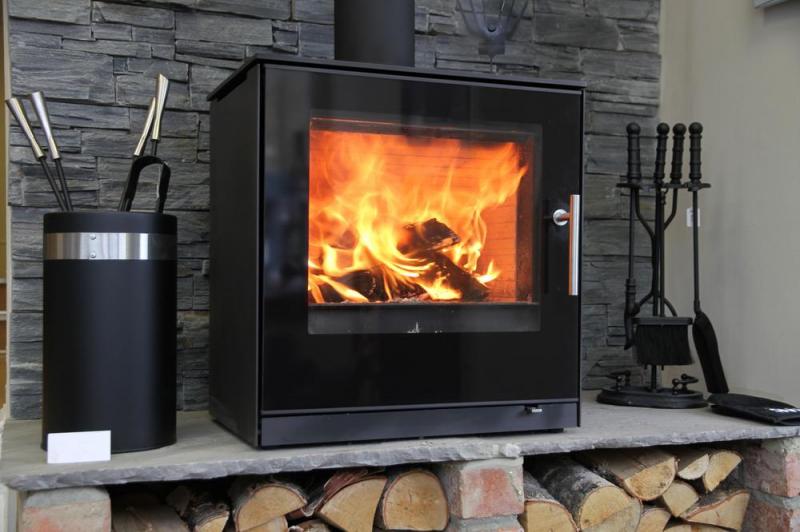 Chemin&eacute;e &agrave; bois, chaleur authentique et &eacute;conomies d'&eacute;nergie